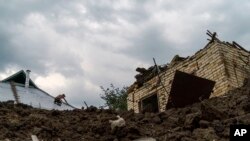 Через російський обстріл зруйнований житловий будинок, у якому перебували люди, також пошкоджені сім будинків. Архівне фото 