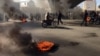 Eýranyň Isfahan şäherinde protestçiler magistral ýoluny petiklediler. 16-njy noýabr, 2019 ý. 