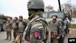 Украинанын 155-бригадасынын жоокерлери Францияда машыгуу учурунда.