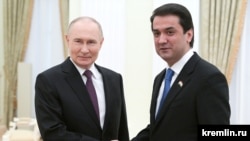 Rusiya prezidenti Vladimir Putin Kremldə Tacikistan prezidenti Emomali Raxmonun oğlu Rustami Emomalini qəbul edir.