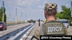 Обмеження щодо виїзду для держслужбовців було встановлено в січні 