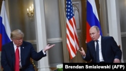 Дональд Трамп (л) і Володимир Путін (п) на початку зустрічі в Хельсінкі, 16 липня 2018 року