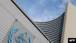 هنوز هيچ يک از مقام های ايرانی درباره بخش هايی از گزارش تازه آقای البرادعی که در آن تاکيد شده «پرسش ها درباره برنامه هسته ای ايران به پايان نرسيده» و «همکاری ايران داوطلبانه نيست»، واکنشی نشان نداده اند.