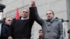 Раффи Ованнисян (слева) и Никол Пашинян (справа) в ходе митинга на площади Свободы, Ереван, 20 февраля 2013 г. 