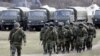  Окупація українського Криму. Російські військові без розпізнавальних знаків (так звані «зелені чоловічки») у селі Перевальне, 5 березня 2014 року