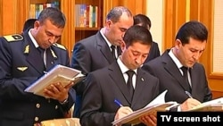 Türkmenistanyň döwlet resmileri.