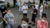 Уряд зробив обов’язковим носіння масок в закритих публічних приміщеннях та в громадському транспорті