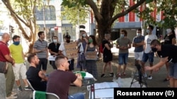 Дискусията на протестиращите българи в Берлин